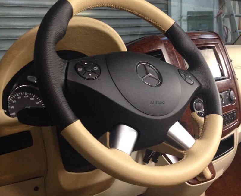 Lederlenkrad-Handarbeit