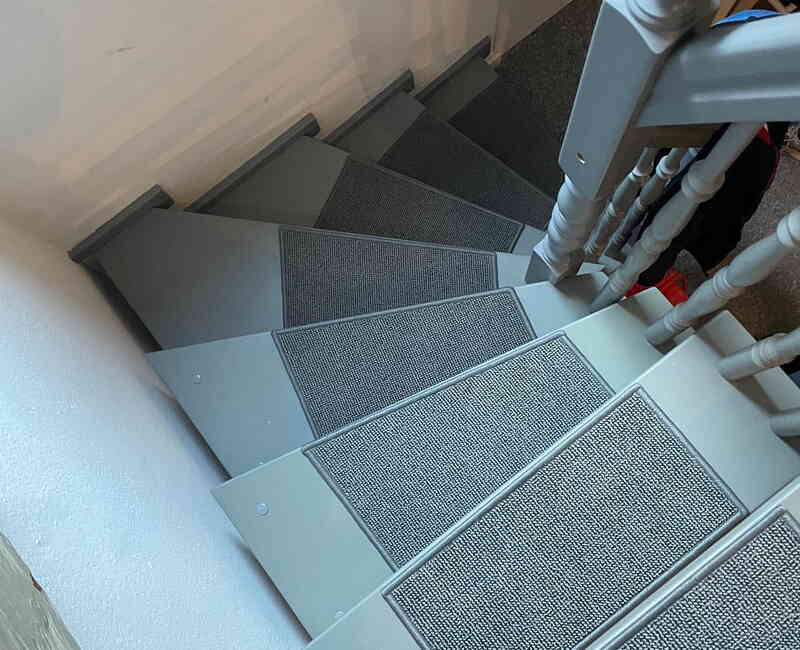 Gemeinsam nach stilvollen Lösungen suchen, hier maßangefertigte Treppenstufen